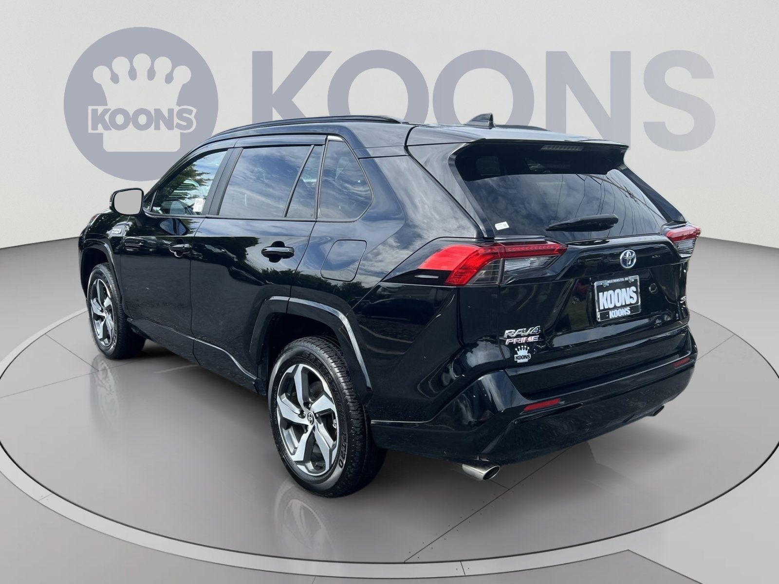 Used 2023 Toyota RAV4 SE w/ Weather & Moonroof Package AWD/4WD image 4
