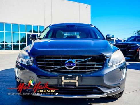 Used 2016 Volvo XC60 T5 Premier w/ Proximity Package image 4