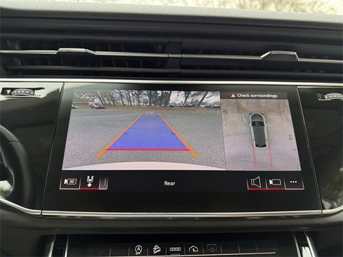 Used 2022 Audi Q8 Premium Plus image 17