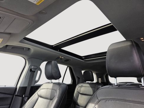 Used 2020 Ford Explorer XLT w/ Equipment Group 202A image 22