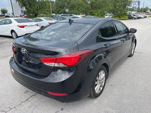 Used 2014 Hyundai Elantra SE w/ Option Group 02 FWD image 5