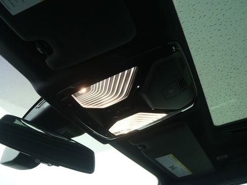 Used 2025 BMW 330i Sedan image 21