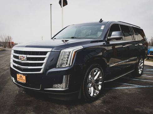 Used 2017 Cadillac Escalade ESV Luxury image 22