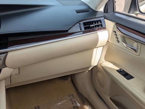 Used 2013 Lexus ES 350 w/ Ultra Luxury Pkg image 16