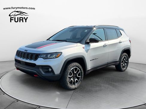 Used 2025 Jeep Compass Trailhawk AWD/4WD image 8