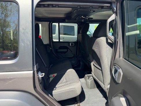 Used 2022 Jeep Wrangler Unlimited Sport AWD/4WD image 12