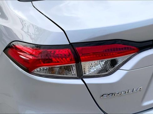 Used 2025 Toyota Corolla LE image 28