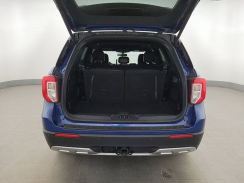 Used 2020 Ford Explorer XLT w/ Equipment Group 202A AWD/4WD image 29