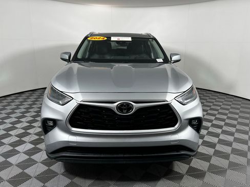 Certified 2024 Toyota Highlander XLE image 2