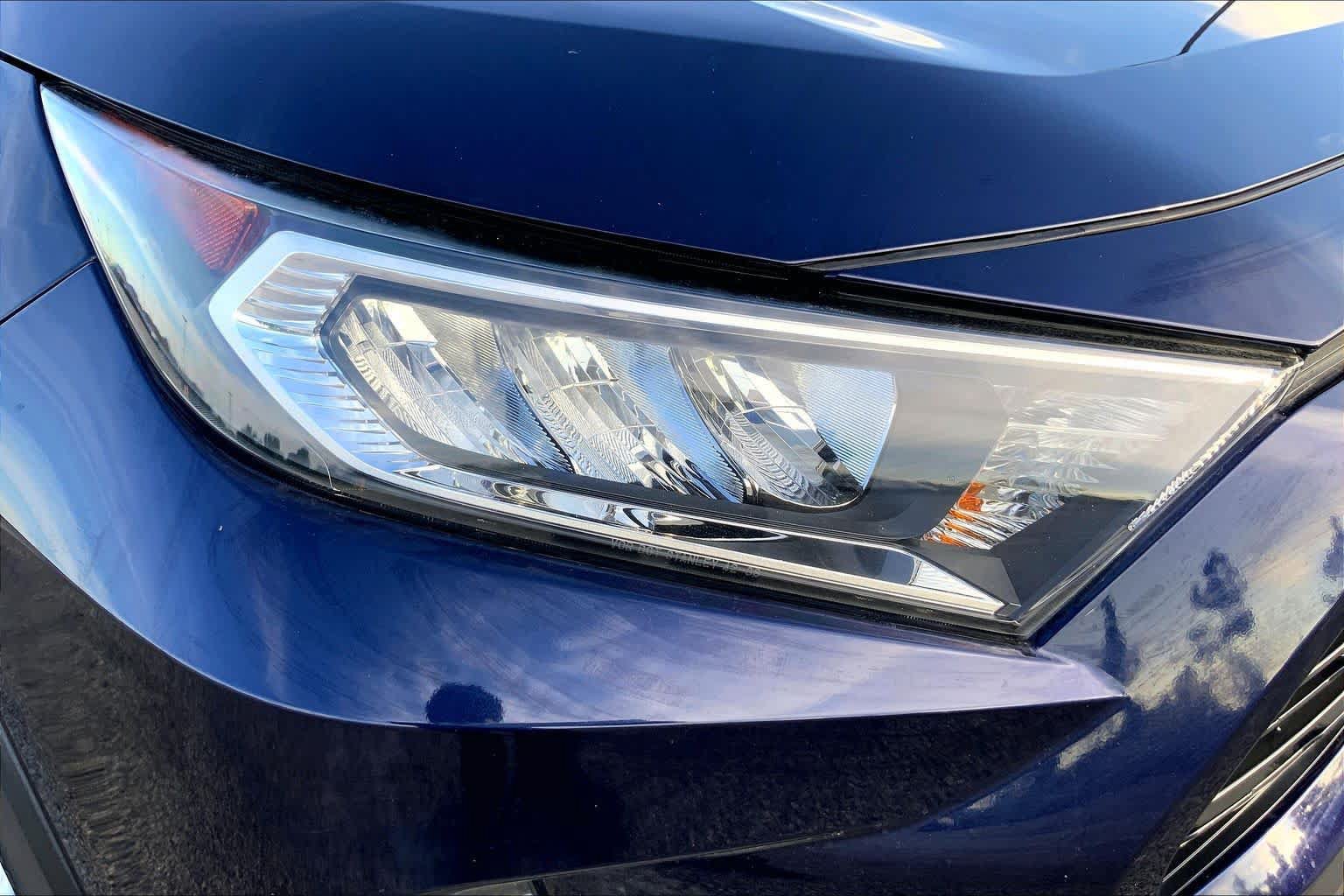 Used 2021 Toyota RAV4 XLE AWD/4WD image 27