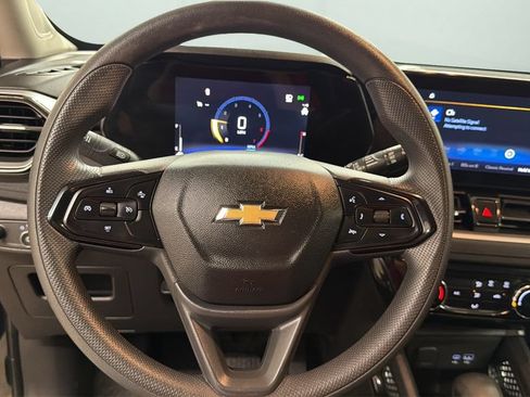 Used 2025 Chevrolet TrailBlazer LT AWD/4WD image 12