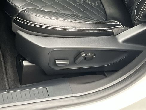 Certified 2024 Ford Escape Platinum w/ Premium Technology Package image 11