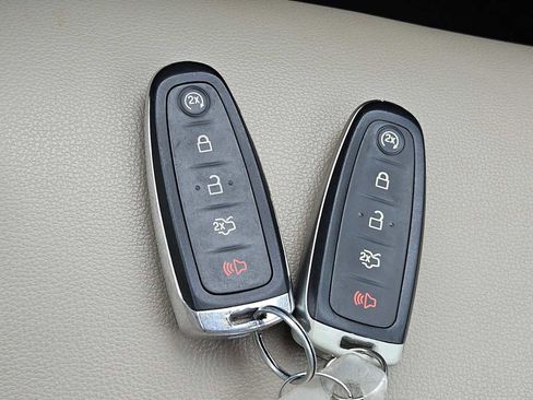 Used 2019 Ford Escape SEL image 25