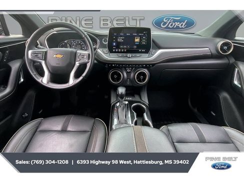 Used 2025 Chevrolet Blazer Premier w/ Enhanced Convenience Package AWD/4WD image 13