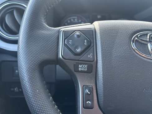 Used 2021 Toyota Tacoma TRD Sport w/ TRD Premium Sport Package AWD/4WD image 10