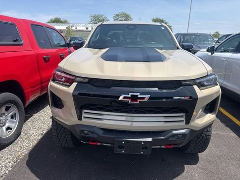 Used 2024 Chevrolet Colorado ZR2 w/ Technology Package AWD/4WD image 4