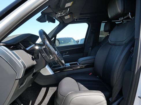 New 2026 Land Rover Range Rover Long Wheelbase SE AWD/4WD image 4