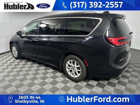 Used 2021 Chrysler Pacifica Touring-L FWD image 6