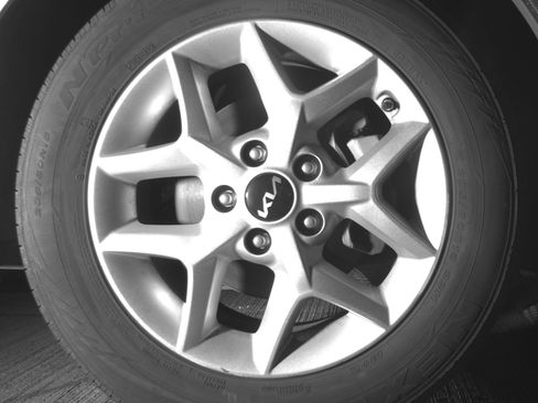 Used 2025 Kia Soul LX w/ LX Technology Package image 13