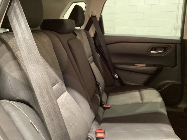 Used 2025 Nissan Rogue SV FWD image 17