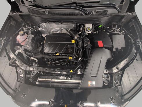 Used 2026 Chevrolet Trax ACTIV w/ Sunroof Package FWD image 8