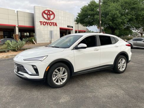 Used 2025 Buick Envista Preferred image 1