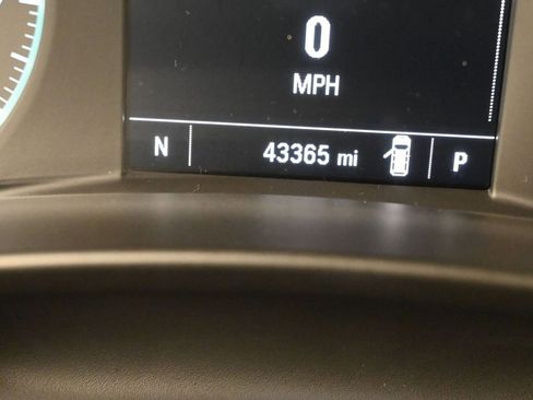 Used 2023 Chevrolet Equinox LS image 32