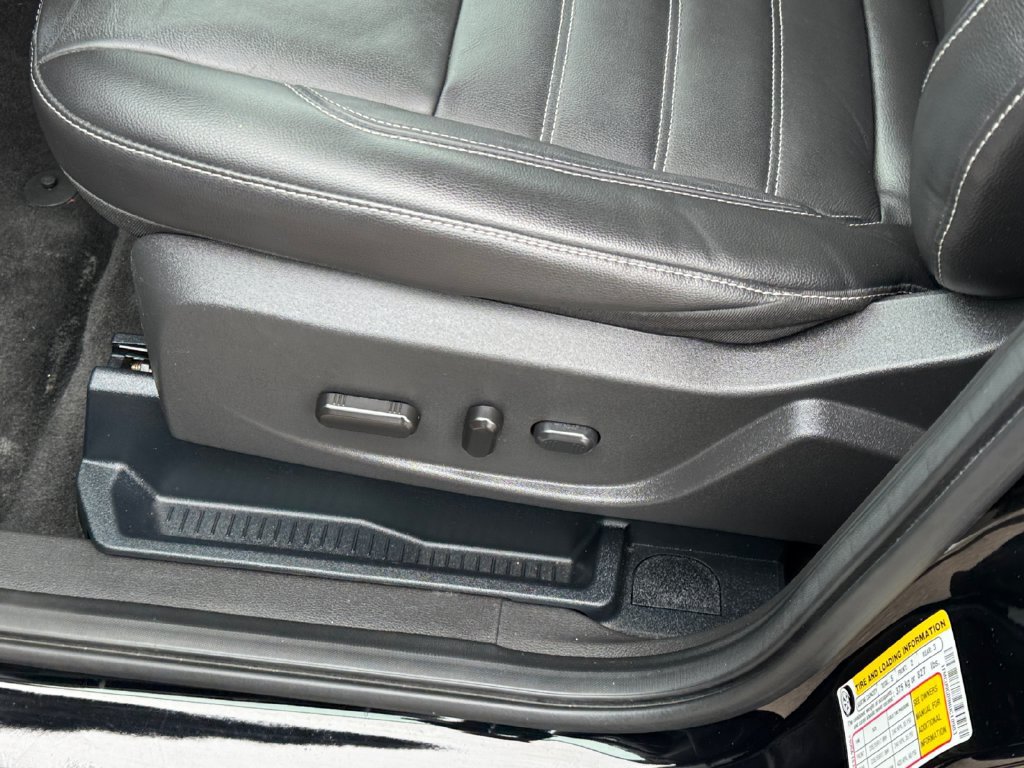 Used 2017 Ford Escape SE w/ SE Leather Comfort Package AWD/4WD image 16