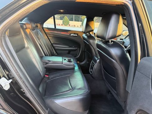 Used 2014 Chrysler 300 AWD w/ Driver Convenience Group image 19