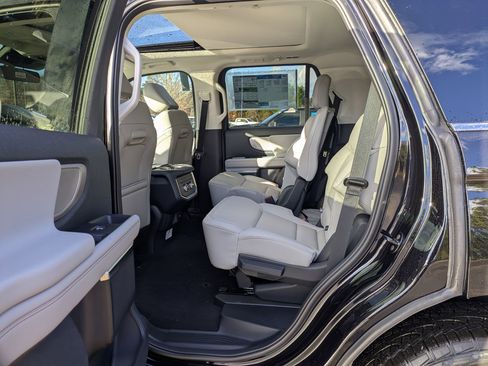 New 2025 Ford Expedition Active image 24