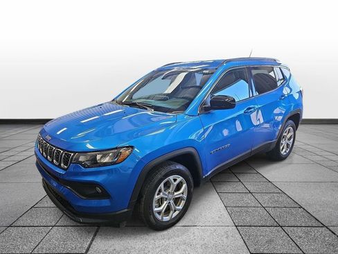 Used 2024 Jeep Compass Latitude AWD/4WD image 1