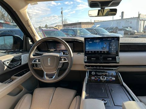 Used 2023 Lincoln Navigator Reserve AWD/4WD image 24