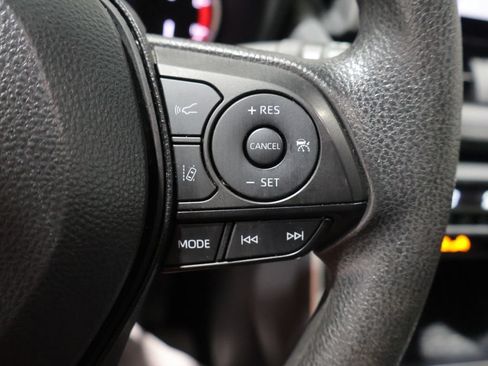 Used 2025 Toyota RAV4 XLE FWD image 32