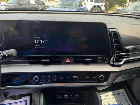 Used 2023 Kia Sportage EX FWD image 3