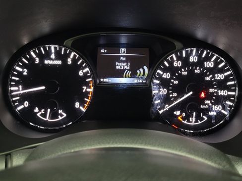 Used 2018 Nissan Pathfinder S image 23