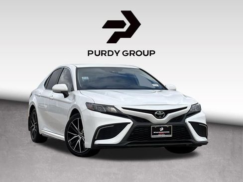 Used 2023 Toyota Camry SE image 1