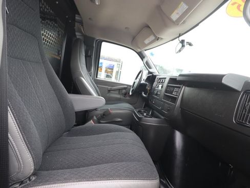 Used 2025 GMC Savana 2500 w/ Driver Convenience Package RWD image 9