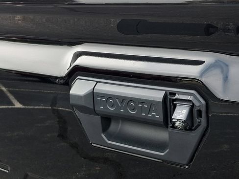 Used 2025 Toyota Tacoma SR5 AWD/4WD image 29