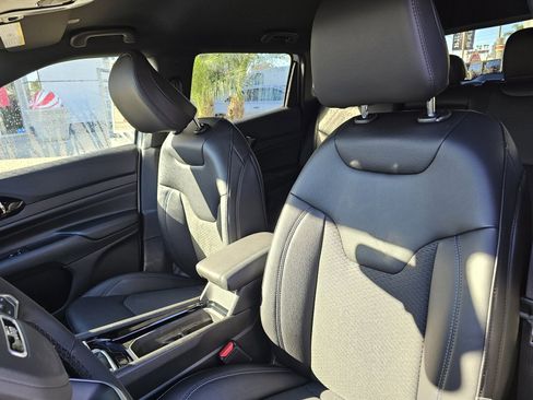 New 2026 Jeep Compass Latitude image 22