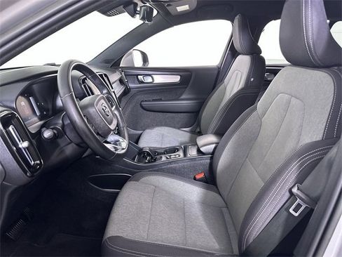 Used 2023 Volvo XC40 B5 Core image 20