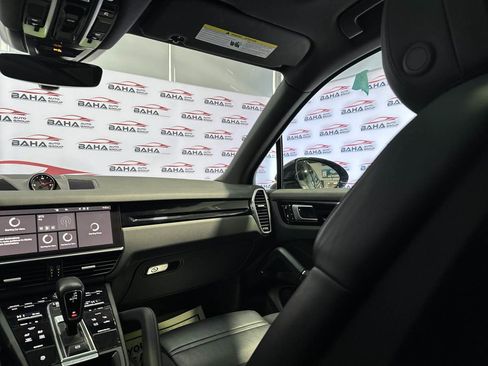 Used 2021 Porsche Cayenne AWD/4WD image 49