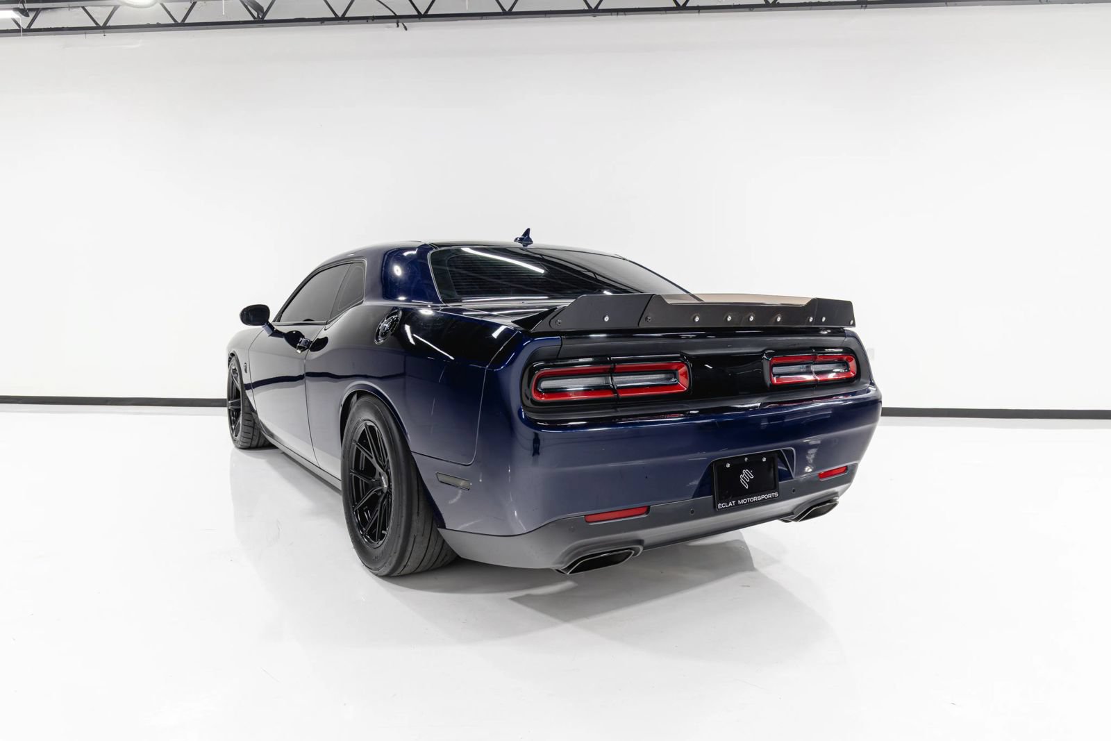 Used 2016 Dodge Challenger SRT Hellcat RWD image 5