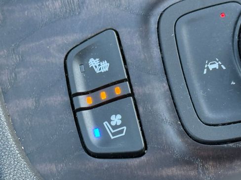 Used 2020 GMC Acadia Denali w/ Trailering Package image 27