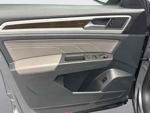 Used 2022 Volkswagen Atlas SE w/ Panoramic Sunroof Package image 9