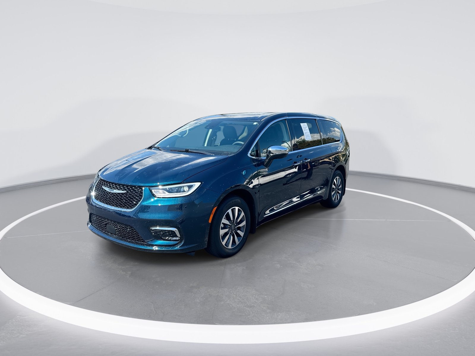 Used 2023 Chrysler Pacifica Limited FWD image 5