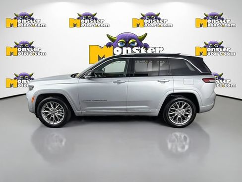 Used 2023 Jeep Grand Cherokee Summit AWD/4WD image 8