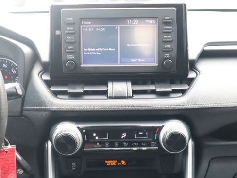 Used 2019 Toyota RAV4 LE image 13