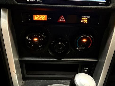 Used 2018 Toyota 86 RWD image 28