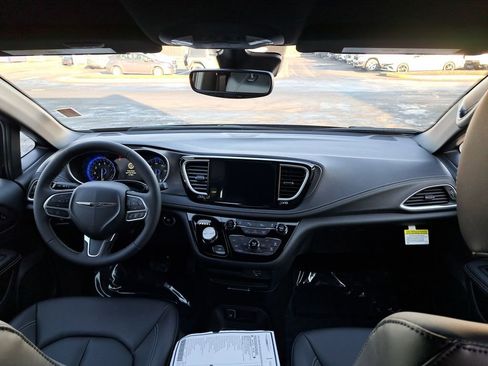 New 2026 Chrysler Pacifica Select AWD/4WD image 18