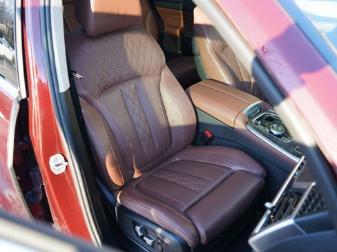 Used 2025 BMW X7 xDrive40i w/ Executive Package image 71